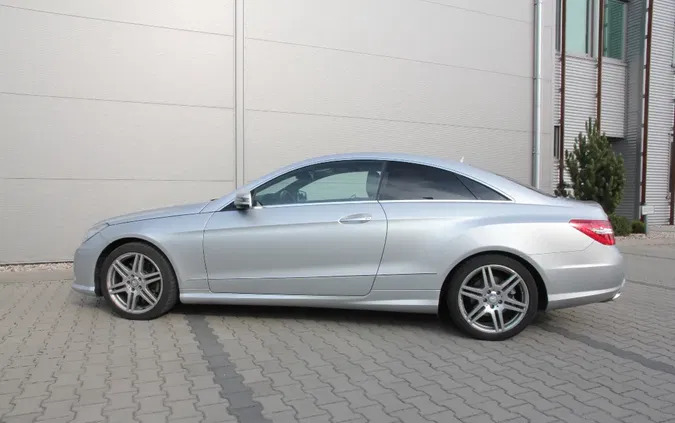 mazowieckie Mercedes-Benz Klasa E cena 151500 przebieg: 20720, rok produkcji 2010 z Mogielnica